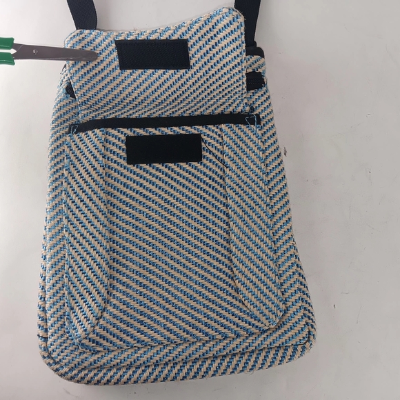 Kavu Blue and White Crossbody Bag for Everyday Adventures - Picture 6 of 10